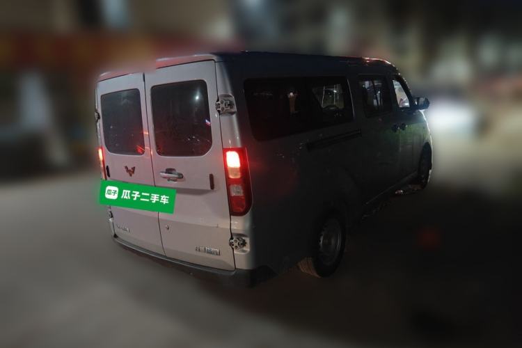 Used Wuling Yangguang 2024 300KM Comfort Version Passenger Van 75kW Rear Right 45 Deg