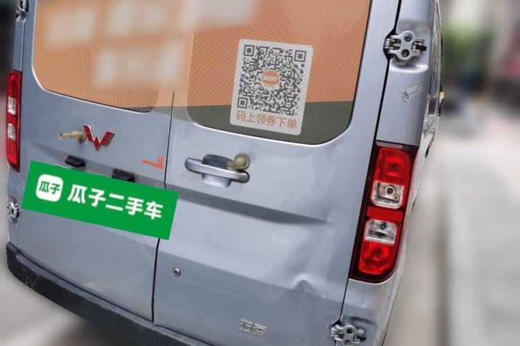Used Wuling Yangguang 2024 300KM Comfort Version Passenger Van 75kW Rear Right 45 Deg