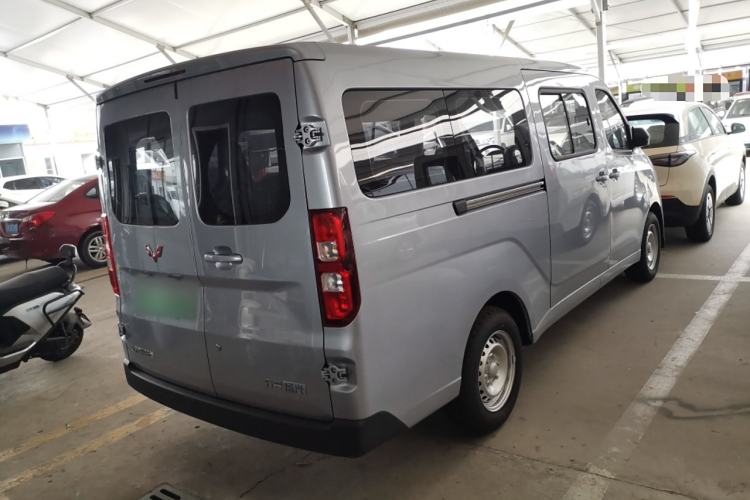 Used Wuling Yangguang 2024 300KM Comfort Version Passenger Van 75kW Rear Right 45 Deg