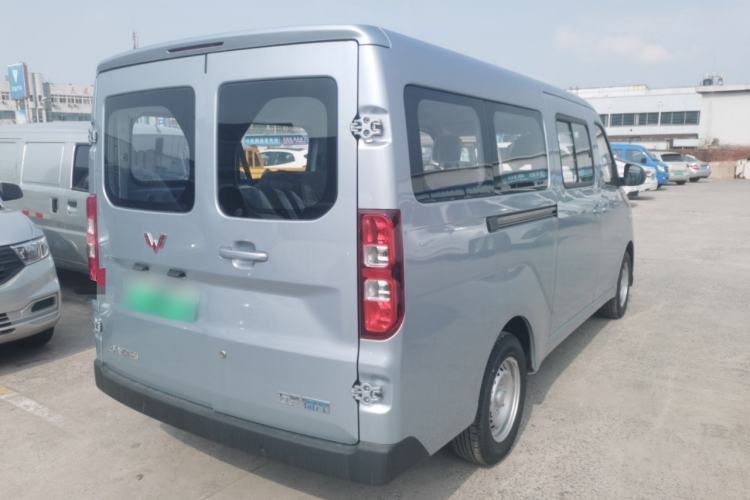 Used Wuling Yangguang 2024 300KM Comfort Version Passenger Van 75kW Rear Right 45 Deg