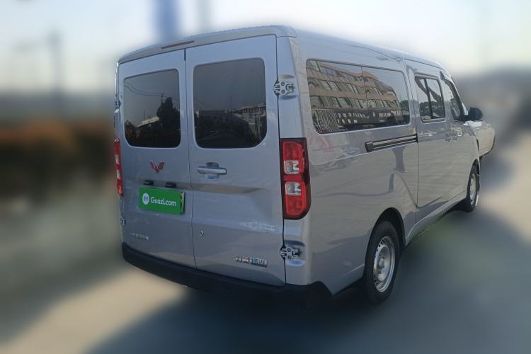 Used Wuling Yangguang 2024 300KM Comfort Version Passenger Van 75kW Rear Right 45 Deg