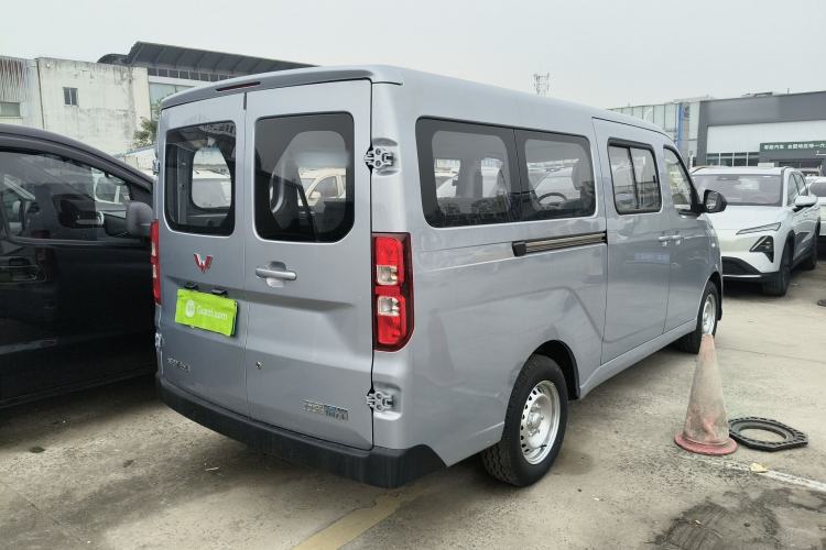 Used Wuling Yangguang 2024 300KM Comfort Version Passenger Van 75kW Rear Right 45 Deg