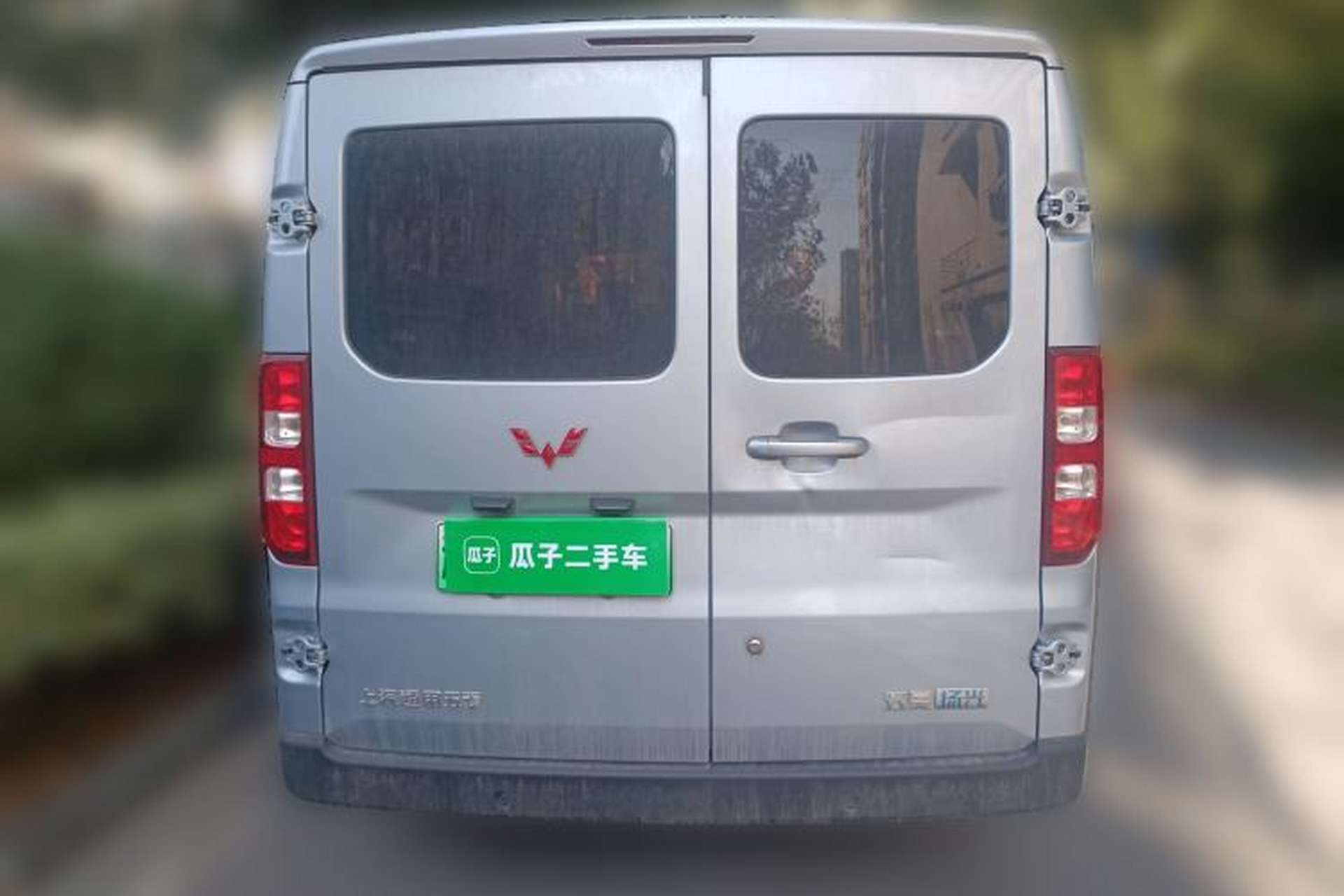 Used Wuling Yangguang 2024 300KM Comfort Version Passenger Van 75kW Rear