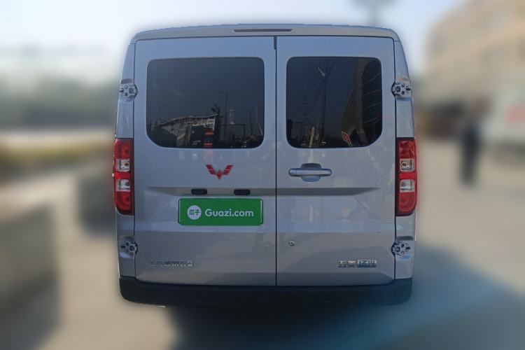 Used Wuling Yangguang 2024 300KM Comfort Version Passenger Van 75kW Rear