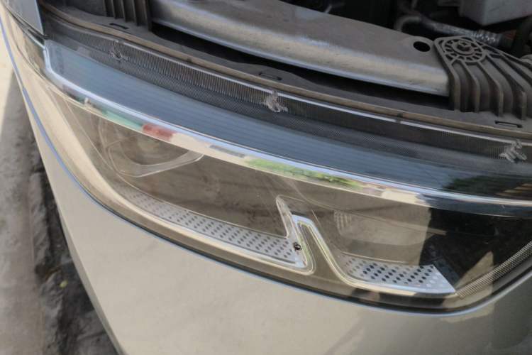 Used Wuling Yangguang 2024 300KM Comfort Version Passenger Van 75kW Right Front Headlight