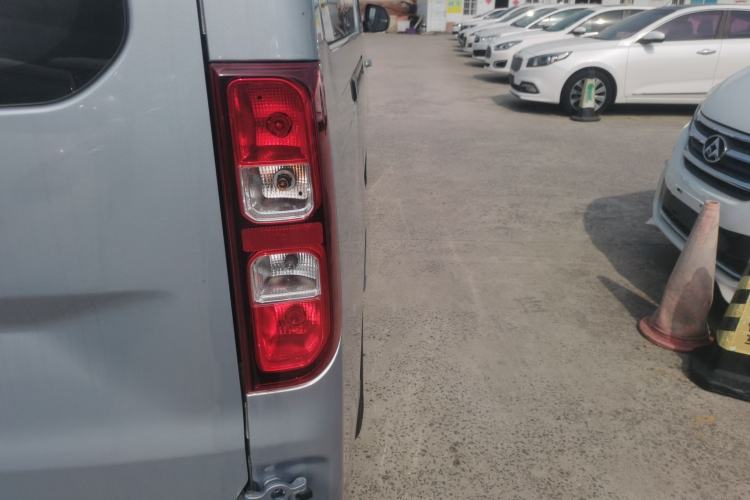 Used Wuling Yangguang 2024 300KM Comfort Version Passenger Van 75kW Right Rear Taillight