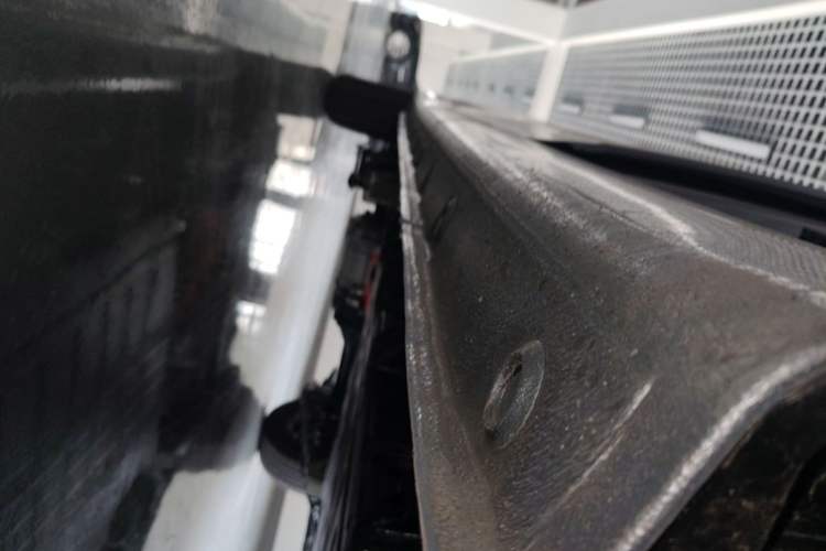 Used Wuling Yangguang 2024 300KM Comfort Version Passenger Van 75kW Right Side Sill