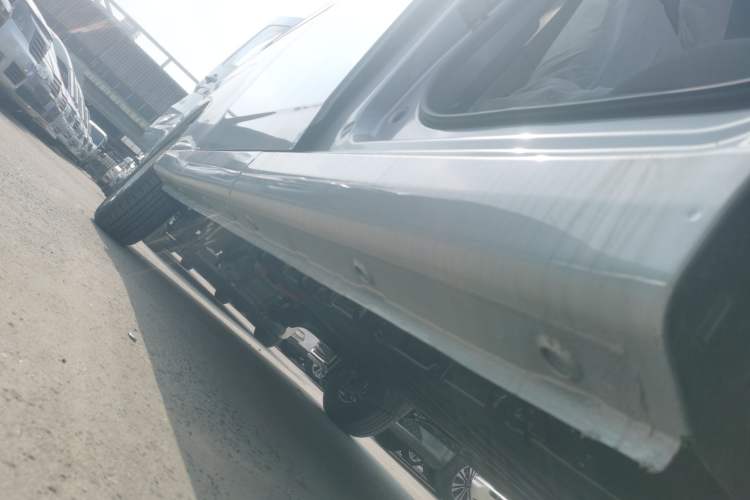 Used Wuling Yangguang 2024 300KM Comfort Version Passenger Van 75kW Right Side Sill