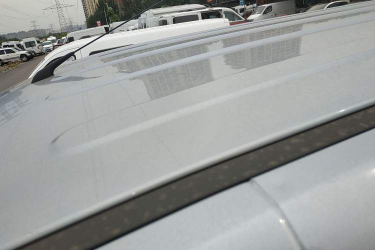 Used Wuling Yangguang 2024 300KM Comfort Version Passenger Van 75kW Roof