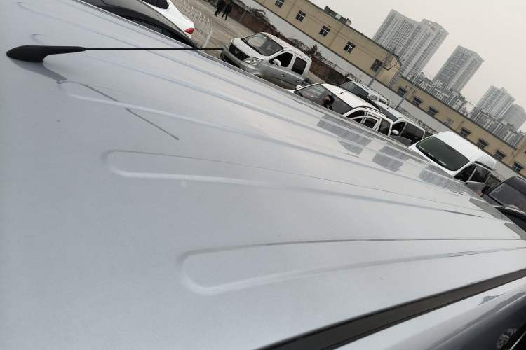 Used Wuling Yangguang 2024 300KM Comfort Version Passenger Van 75kW Roof