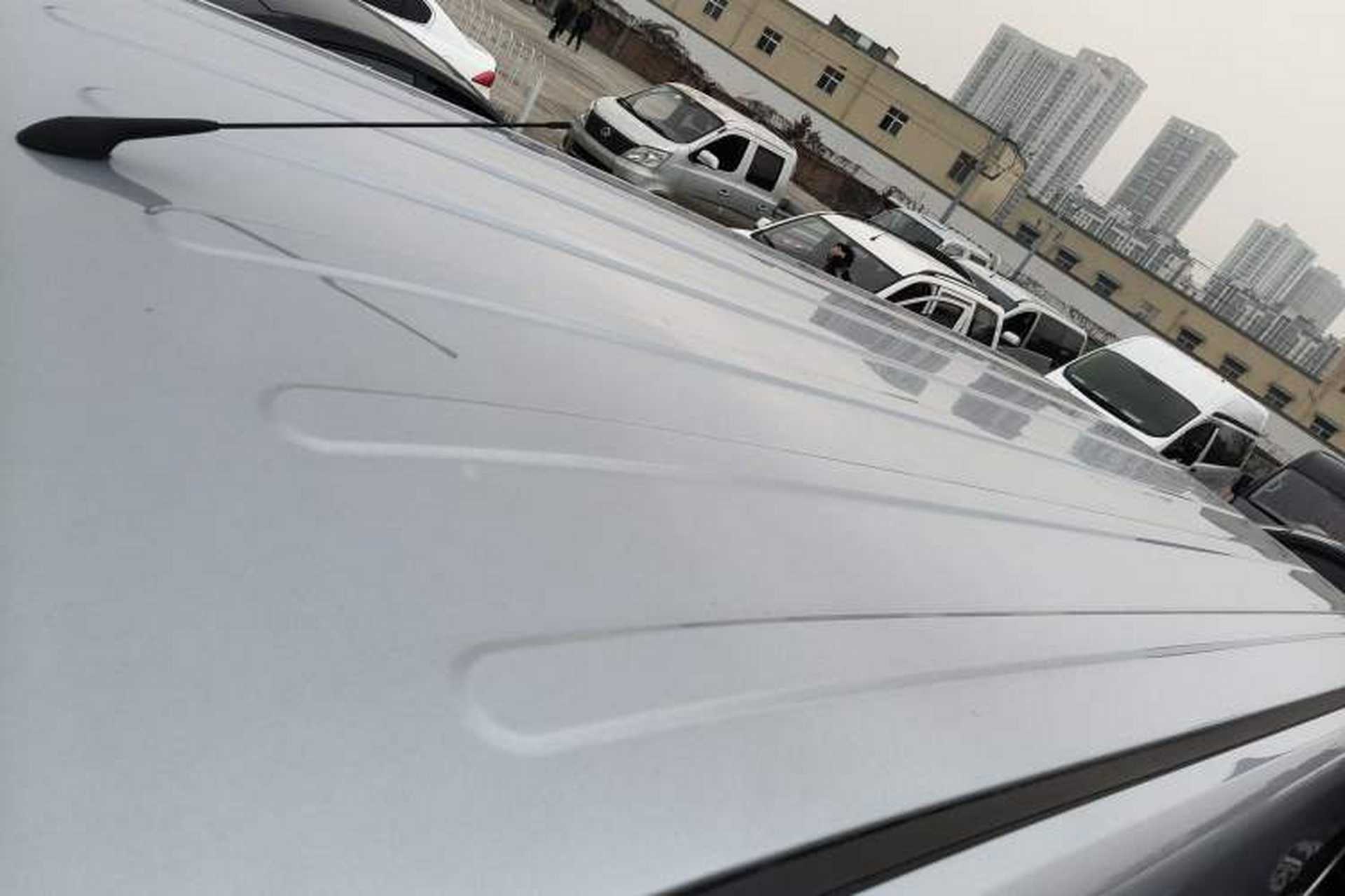 Used Wuling Yangguang 2024 300KM Comfort Version Passenger Van 75kW Roof