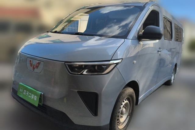 Used Wuling Yangguang 2024 300KM Comfort Version Passenger Van 75kW