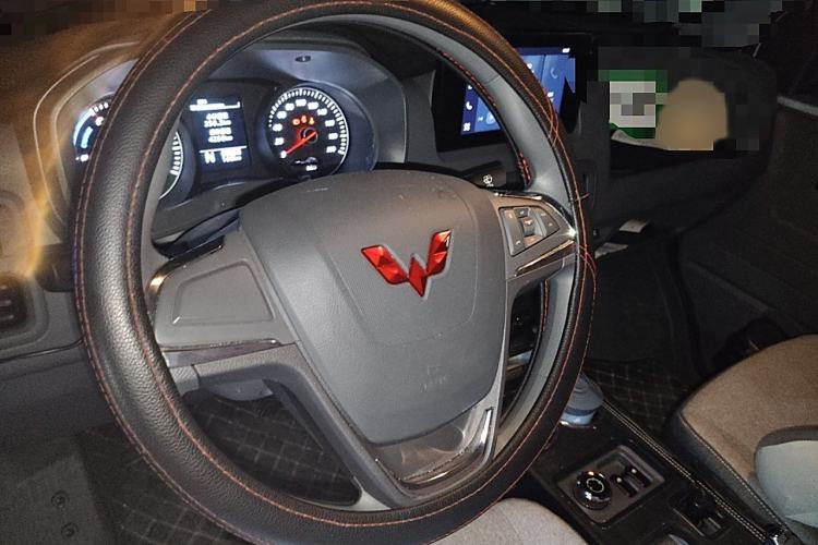 Used Wuling Yangguang 2024 300km Comfort Version with Sealed Windows 60kW Steering Wheel