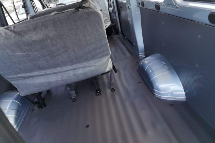 Used Wuling Yangguang 2024 300KM Comfort Version Passenger Van 75kW Trunk