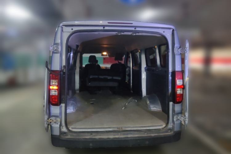 Used Wuling Yangguang 2024 300km Comfort-Grade Passenger Van 60kW Trunk