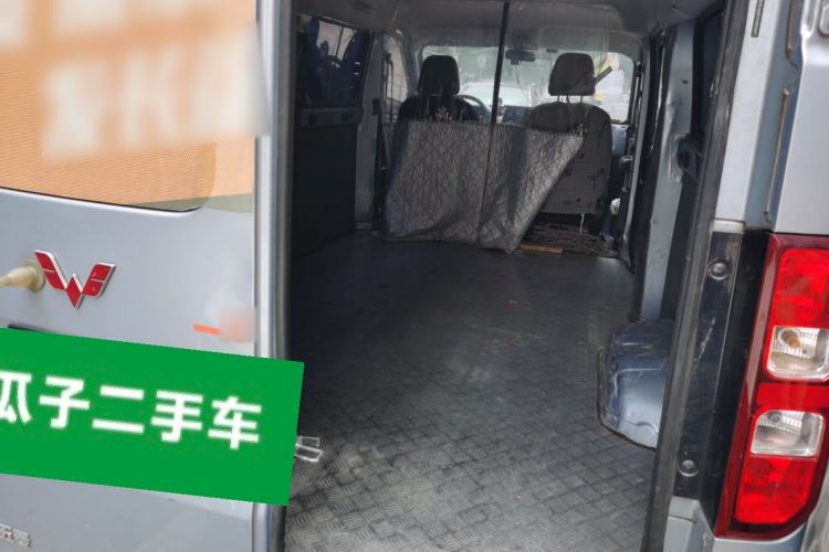 Used Wuling Yangguang 2024 300KM Comfort Version Passenger Van 75kW Trunk