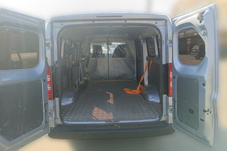 Used Wuling Yangguang 2024 300KM Comfort Version Passenger Van 75kW Trunk