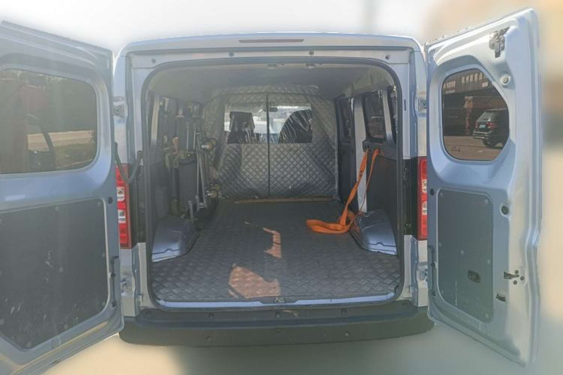 Used Wuling Yangguang 2024 300KM Comfort Version Passenger Van 75kW Trunk