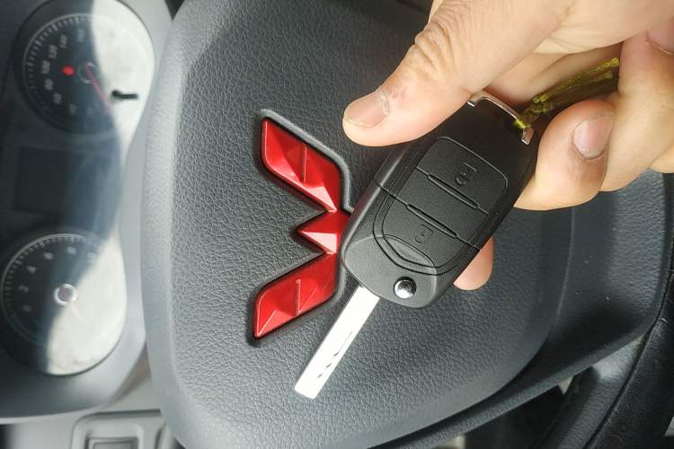 Used Wuling Yangguang 2024 300km Range Practical Window-Sealed Version 60kW Vehicle Key