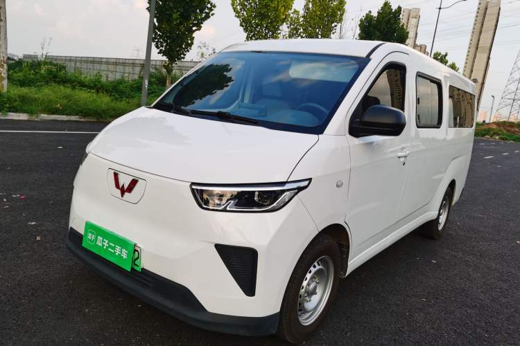 Wuling Yangguang 2024 300KM Comfort Version Passenger Van 75kW