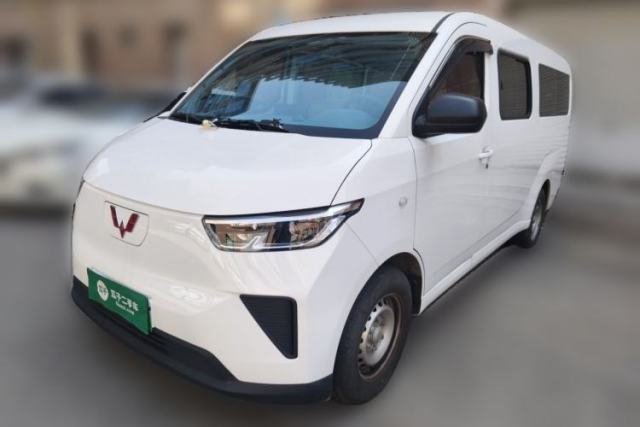 Used Wuling Yangguang 2024 300KM Comfort Version Passenger Van 75kW