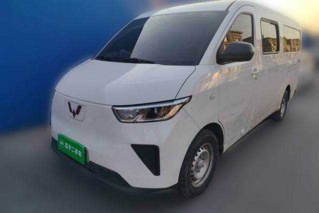 Used Wuling Yangguang 2024 300km Comfort-Grade Passenger Van 60kW
