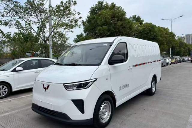 Used Wuling Yangguang 2024 230km Practical Enclosed-Window Version 60kW