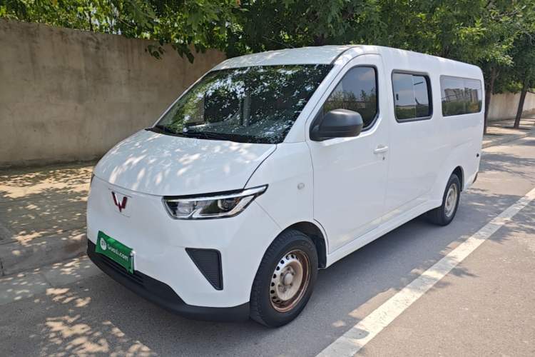 Used Wuling Yangguang 2024 300KM Comfort Version Passenger Van 75kW Guazi used car, China used car export, Used car for sale, Used  cars, Cheapest cars for sale