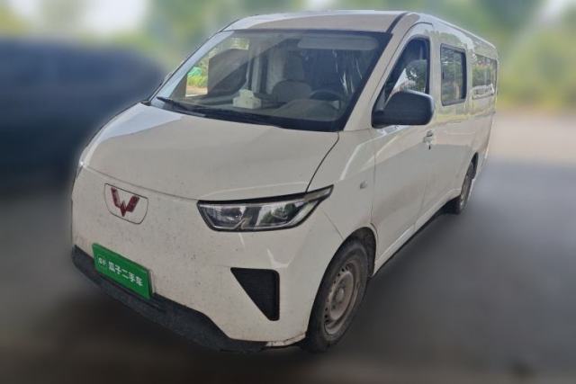 Used Wuling Yangguang 2024 300KM Comfort Version Passenger Van 75kW