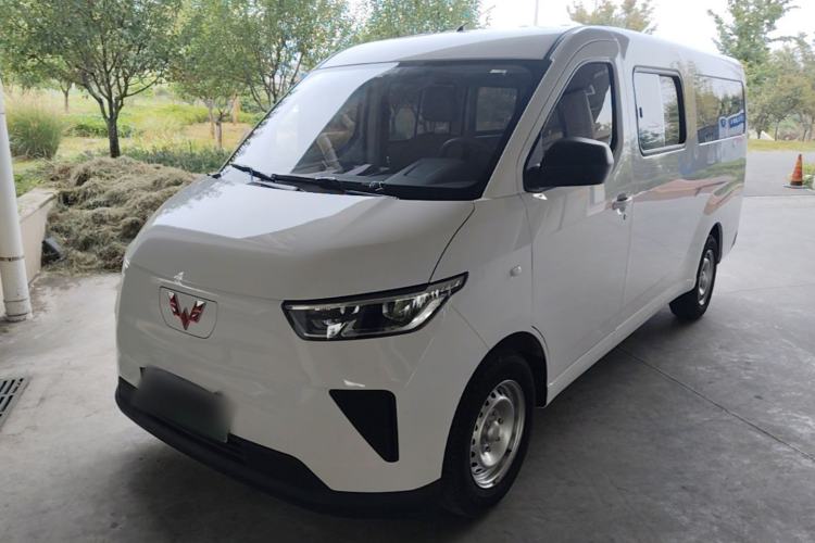 Wuling Yangguang 2024 300KM Comfort Version Passenger Van 75kW