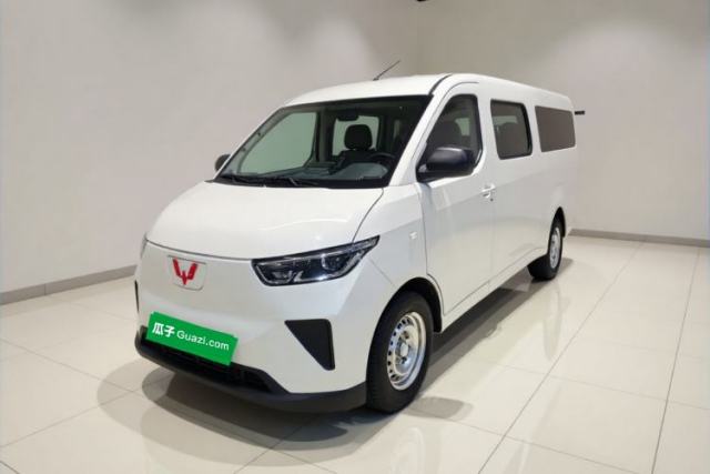 Used Wuling Yangguang 2024 300KM Comfort Version Passenger Van 75kW