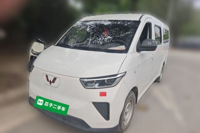 Used Wuling Yangguang 2024 300km Comfort-Grade Passenger Van 60kW