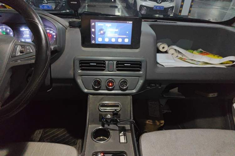 Used Wuling Yangguang 2024 300km Comfort Version with Sealed Windows 60kW Audio And AC Panel