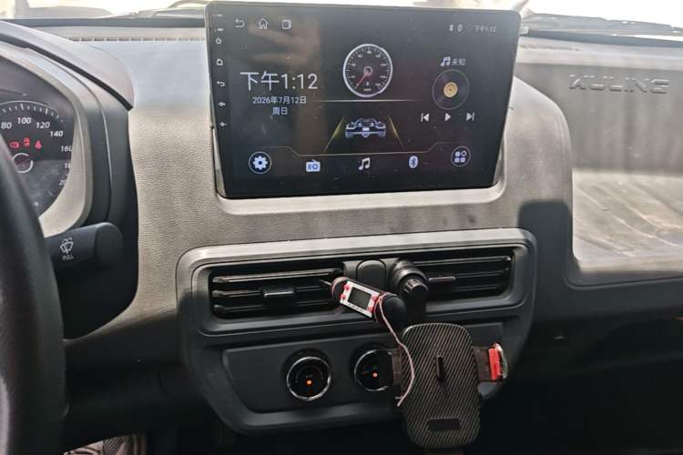 Used Wuling Yangguang 2024 300KM Comfort Version Passenger Van 75kW Audio And AC Panel