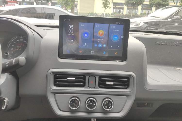 Used Wuling Yangguang 2024 300km Range Practical Window-Sealed Version 60kW Audio And AC Panel