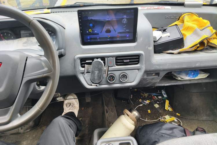 Used Wuling Yangguang 2024 300km Range Practical Window-Sealed Version 60kW Audio And AC Panel