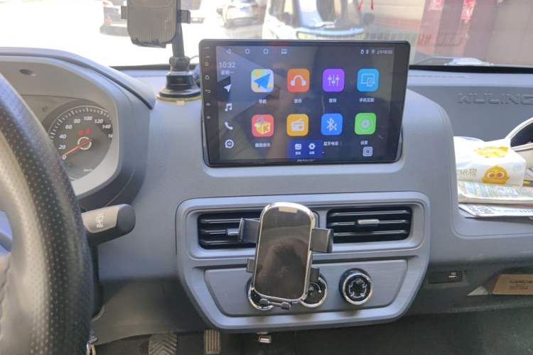 Used Wuling Yangguang 2024 300km Range Practical Window-Sealed Version 60kW Audio And AC Panel