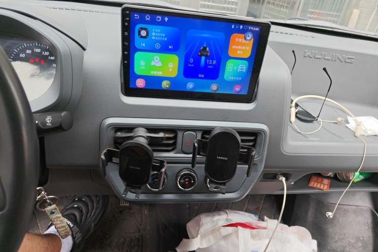 Used Wuling Yangguang 2024 300km Range Practical Window-Sealed Version 60kW Audio And AC Panel