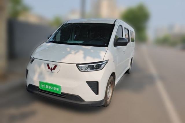 Used Wuling Yangguang 2024 300KM Comfort Version Passenger Van 75kW