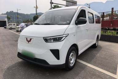 Used Wuling Yangguang 2024 300KM Comfort Version Passenger Van 75kW
