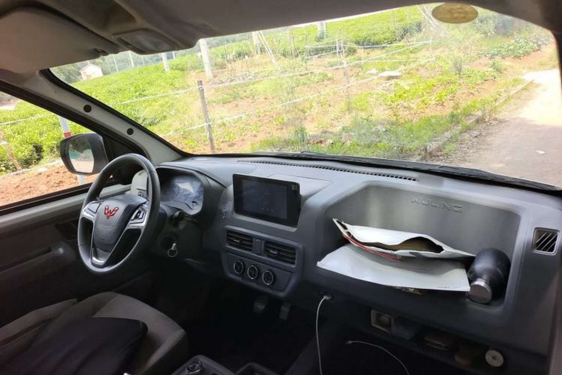 Used Wuling Yangguang 2024 300km Comfort Version with Sealed Windows 60kW Center Console