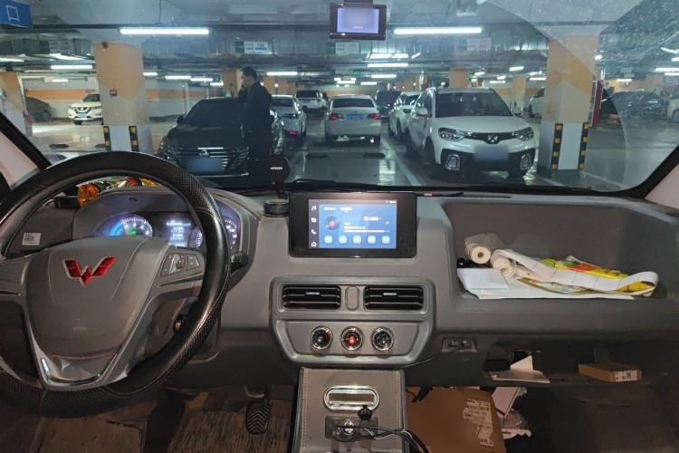 Used Wuling Yangguang 2024 300km Comfort Version with Sealed Windows 60kW Center Console