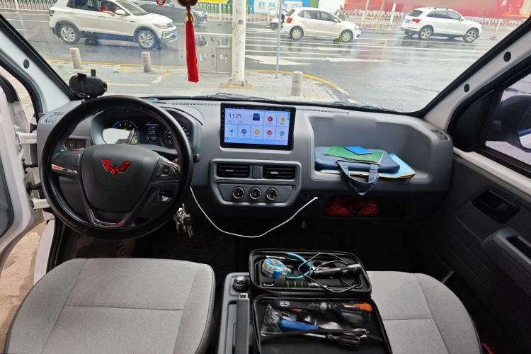 Used Wuling Yangguang 2024 300km Comfort Version with Sealed Windows 60kW Center Console