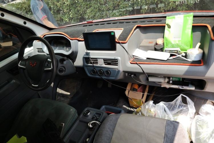 Used Wuling Yangguang 2024 300km Comfort Version with Sealed Windows 60kW Center Console
