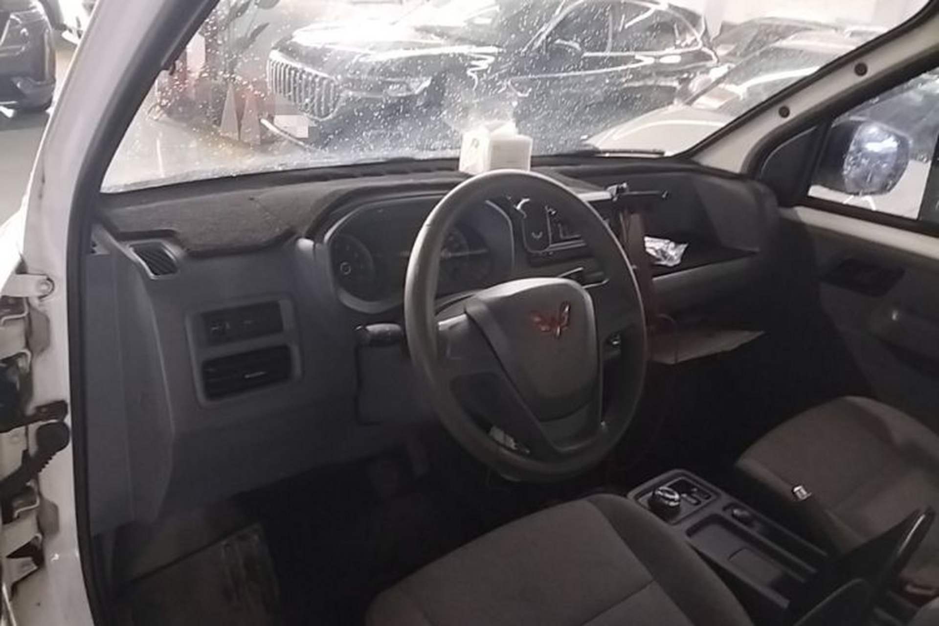 Used Wuling Yangguang 2024 300km Range Practical Window-Sealed Version 60kW Center Console