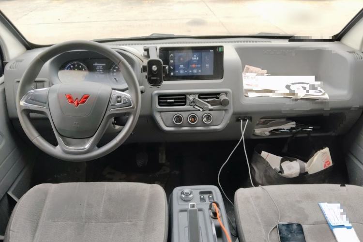 Used Wuling Yangguang 2024 300km Comfort Version with Sealed Windows 60kW Center Console