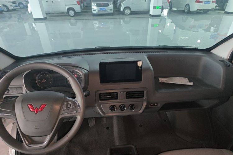 Used Wuling Yangguang 2024 300km Comfort Version with Sealed Windows 60kW Center Console