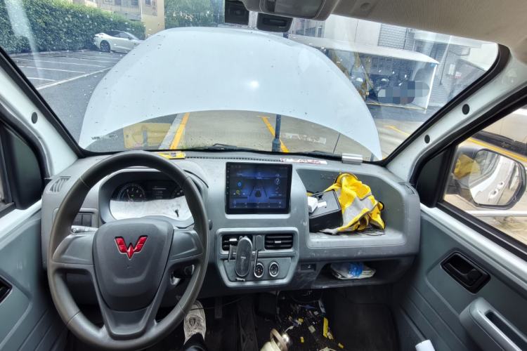 Used Wuling Yangguang 2024 300km Range Practical Window-Sealed Version 60kW Center Console