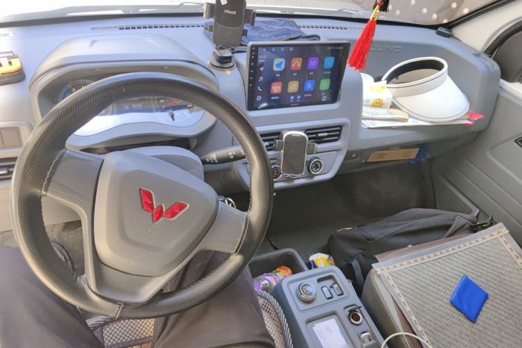 Used Wuling Yangguang 2024 300km Range Practical Window-Sealed Version 60kW Center Console