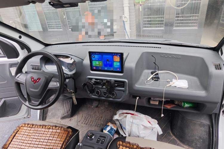 Used Wuling Yangguang 2024 300km Range Practical Window-Sealed Version 60kW Center Console